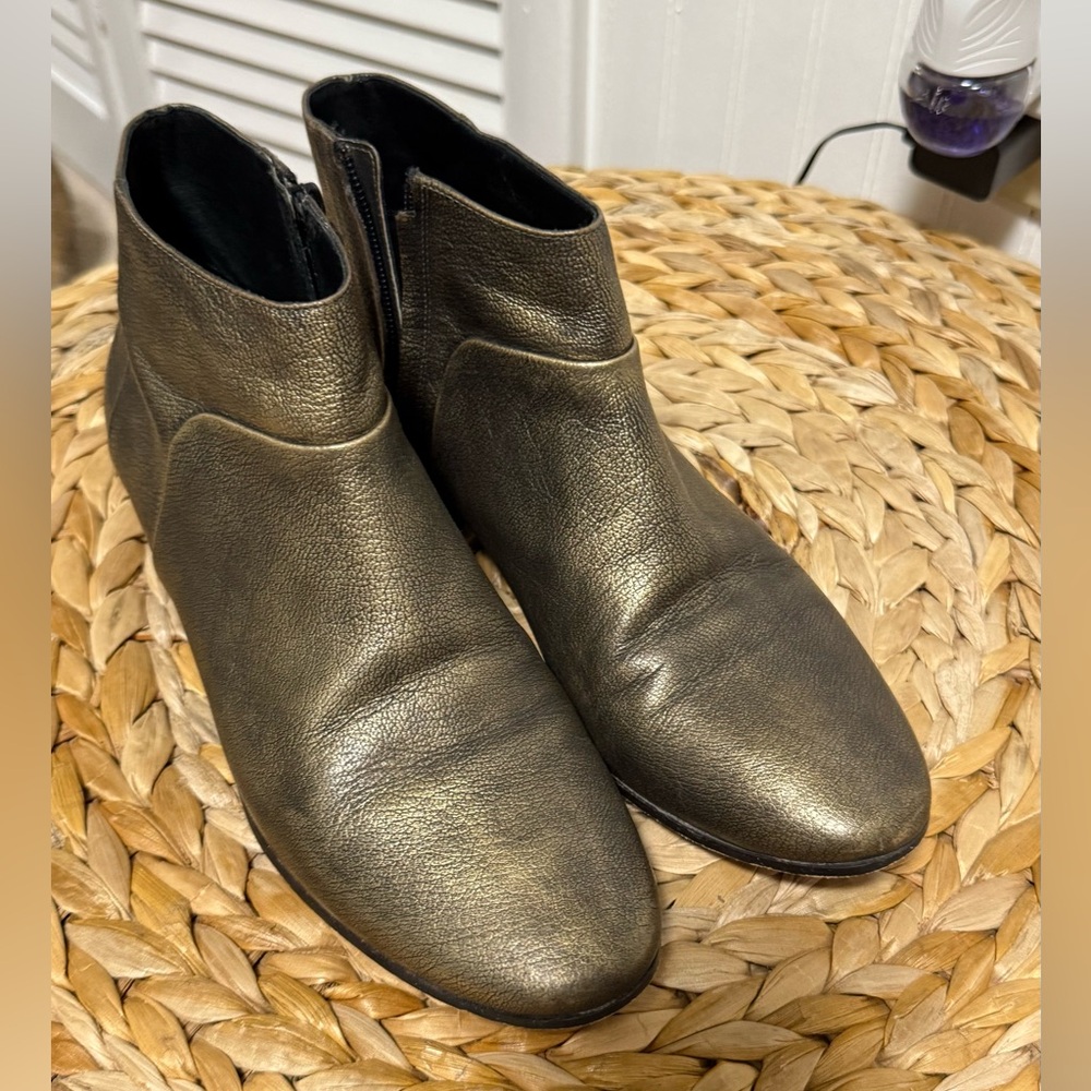 Cole Haan ankle boots metallic size 7.5B